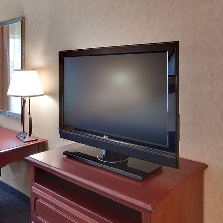 Holiday Inn Express Jamestown By Ihg Exterior photo