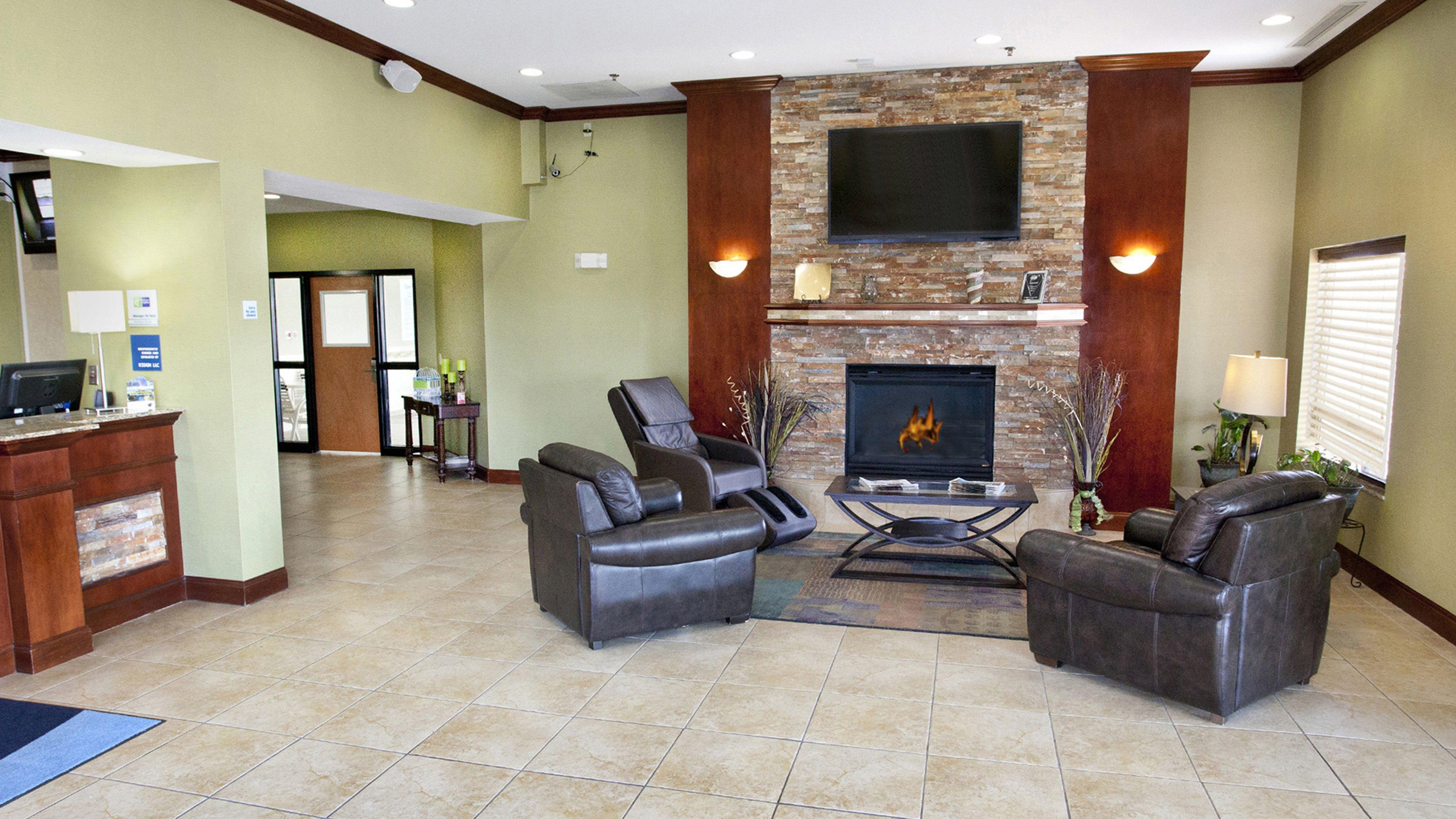 Holiday Inn Express Jamestown By Ihg Exterior photo
