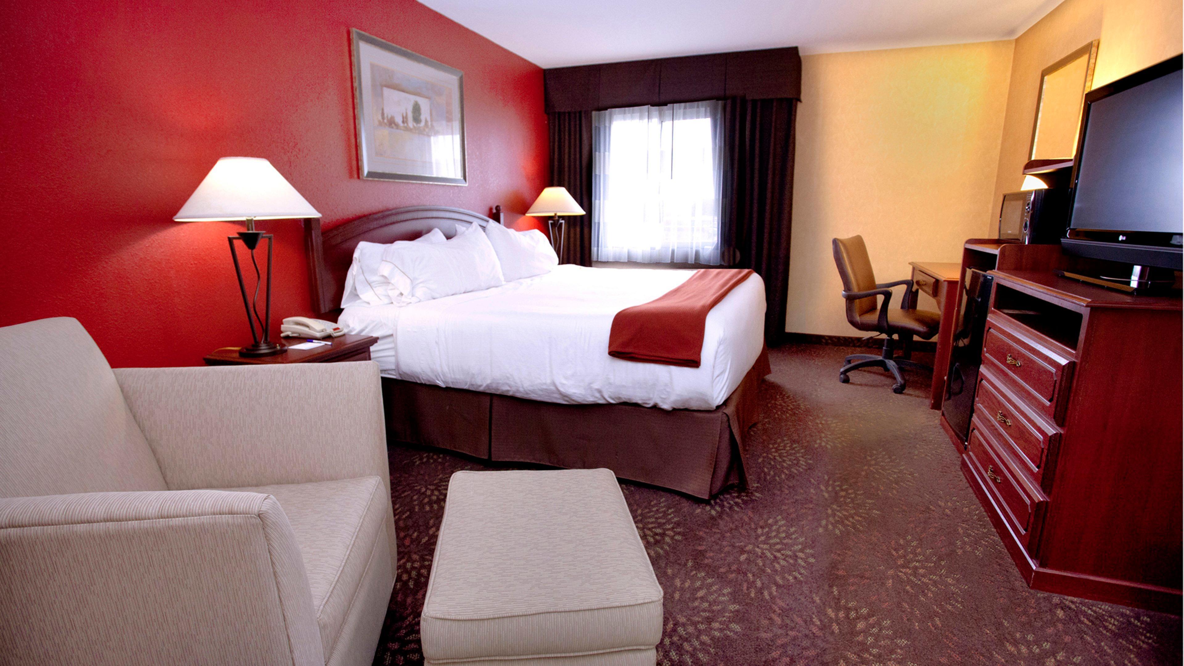 Holiday Inn Express Jamestown By Ihg Exterior photo