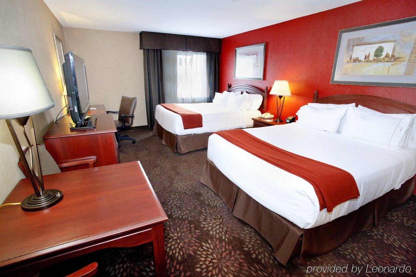 Holiday Inn Express Jamestown By Ihg Exterior photo